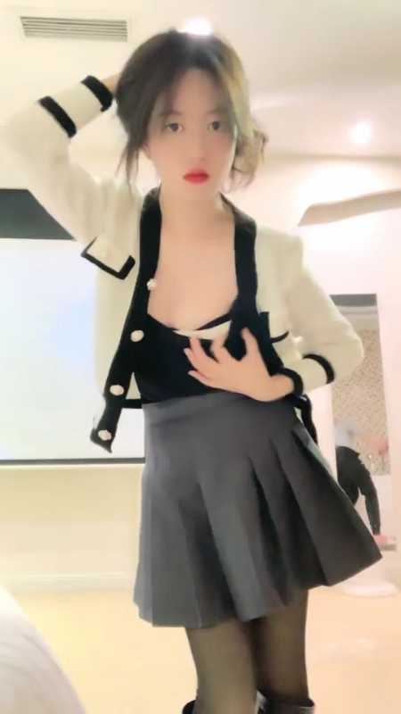 超清纯高颜值妹子 大学生很嫩 20小时合集 [30V/9.43G]