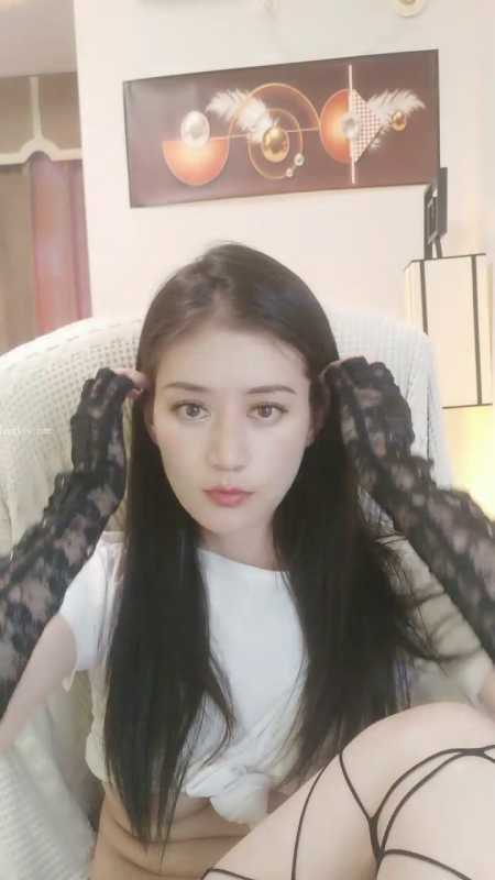 新晋高颜值美腿气质女神 筱兔 [2V/4G]