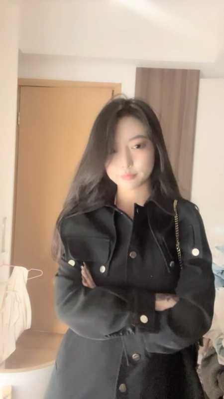 万人求的极品颜值女神 恩惠 10月多场合集 [15V/8.67G]
