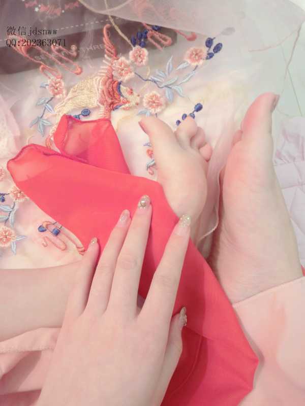 萌兰酱 - 美足特写 [52P+1V/269MB]