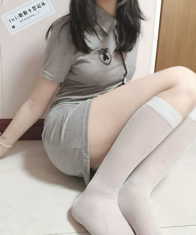 糖糖不想起床 灰色连衣裙 [43P+2V/742M]