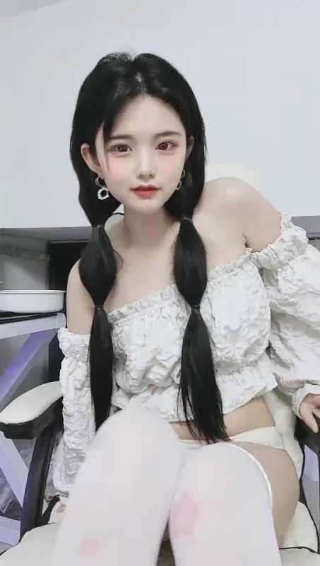 超高颜值的绿播女神 美妍 终于开秀了 肤白貌美大眼睛超迷人 [4V/9.78G]