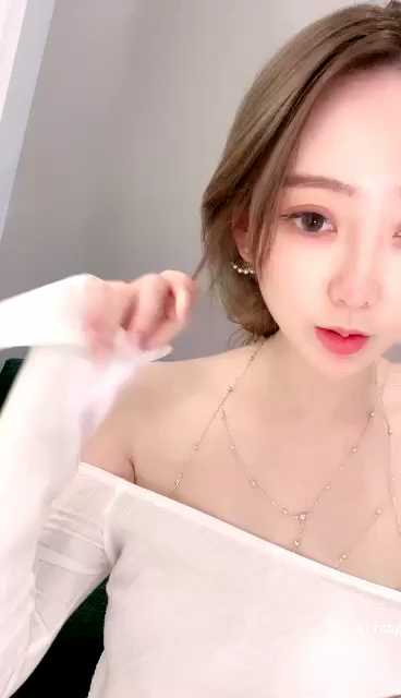 顶级身材颜值女神 NeiNei呀小魔仙 [4V/2.4G]