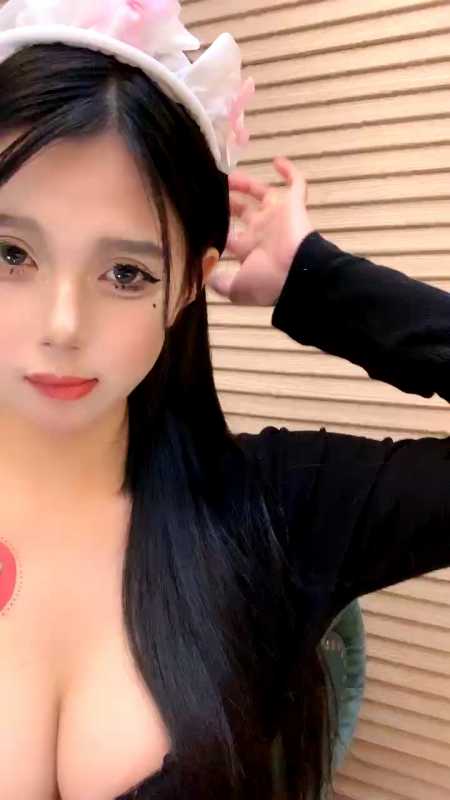 颜值超高的尤物身材极品校花女神 纯情的皮皮 [4V/2.1G]