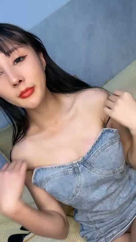 露脸傲人身材的颜值妹子 小财迷 [1V/2.7G]