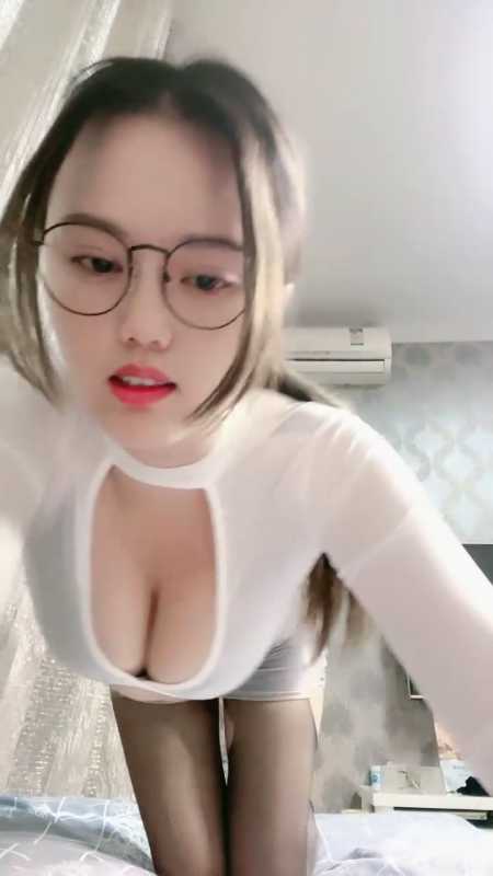 极品高颜值眼镜妹子 小鱼干Y 多天视频 [25V/14.6G]