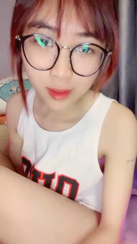 身材超棒的超纯极品可爱眼镜萌妹 小蓝表情包 [5V/2.37G]