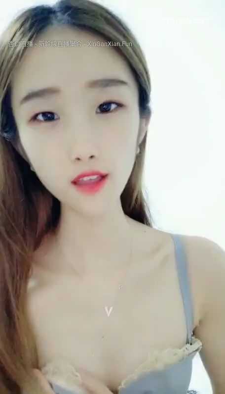 长相甜美的美女 02年的水蝴蝶 [3V/1.8G]