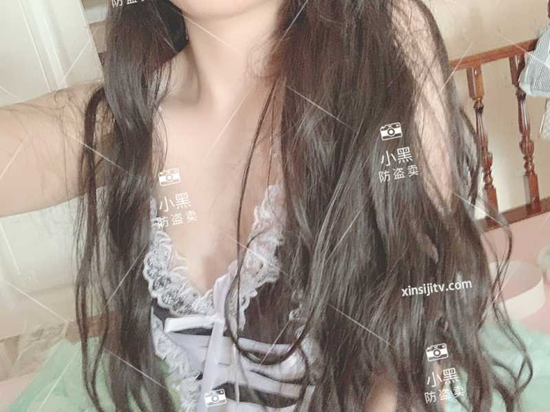 叫小黑 - 女仆黑丝 [31P+1V/69MB]