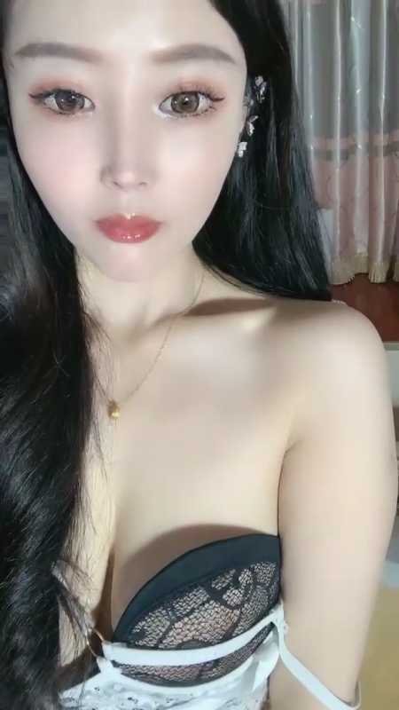 昔日爆火人气女神 千秋baby 超美大长腿闪亮回归 [2V/2.98G]