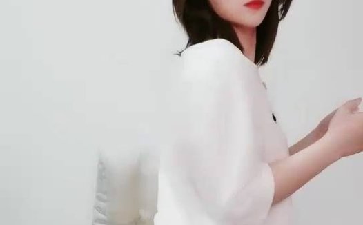 极品主播7月吖尺度秀 [1V/1.9G]