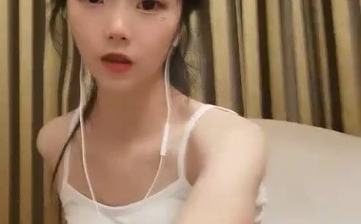 极品苗条妹子女主播粘黏黏(琳MM)尺度秀 [2V/2.7G]