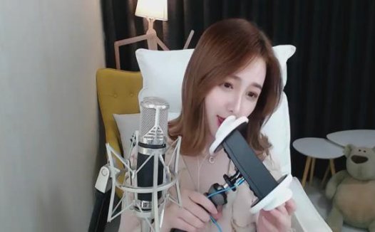 路璐呢 – ASMR舔耳视频5部 [5V/852MB]