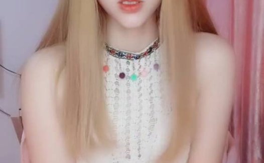 一脸妩媚的混血女神主播 迷妹超冷 [1V/2.37G]