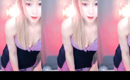 战辰momo 高价定制流出开档舞蹈 [1V/186M]